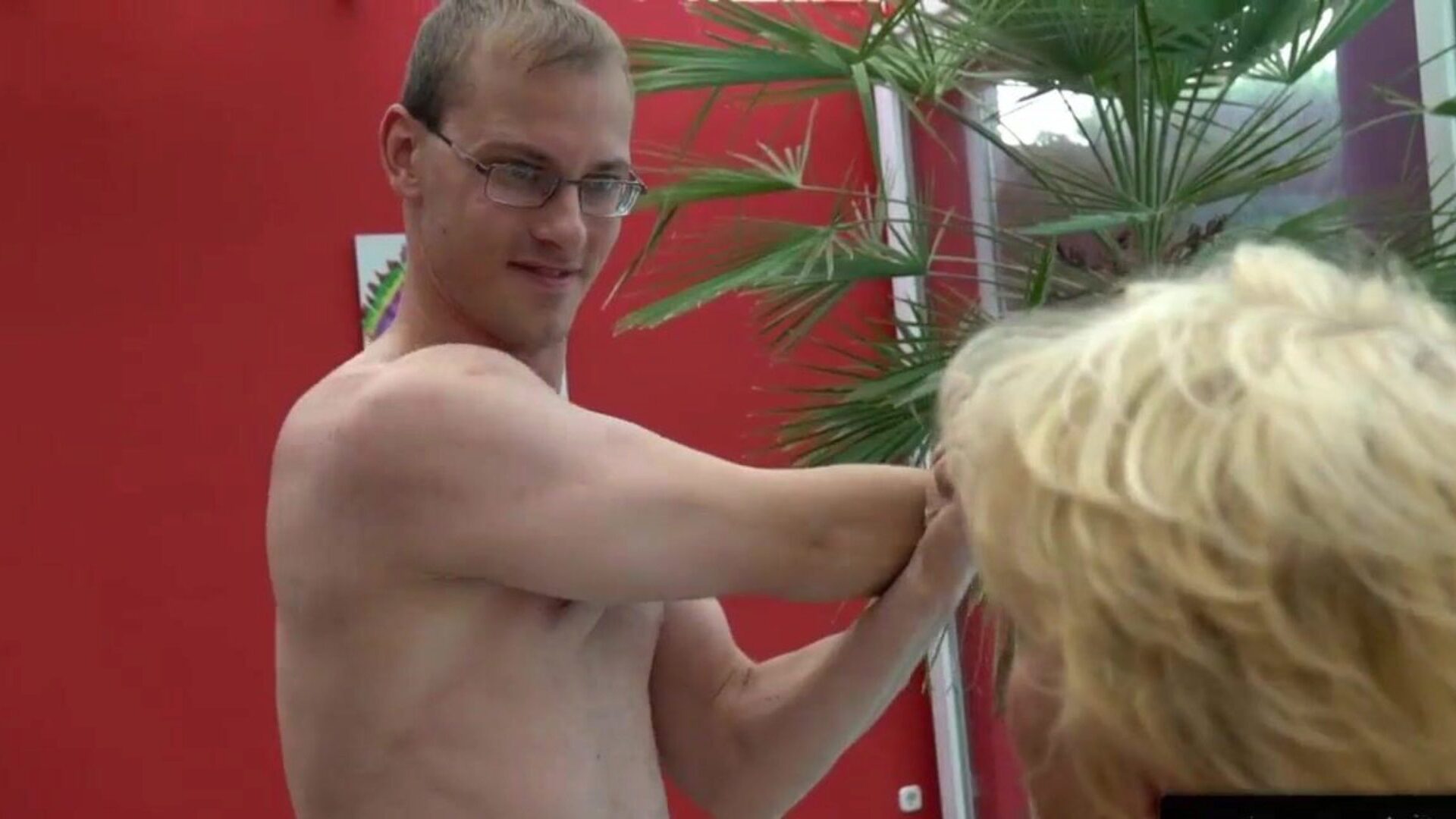 21Sextreme Hunky Fitness Coach's Cock Loosens Up Blonde Granny's Classic Pussy