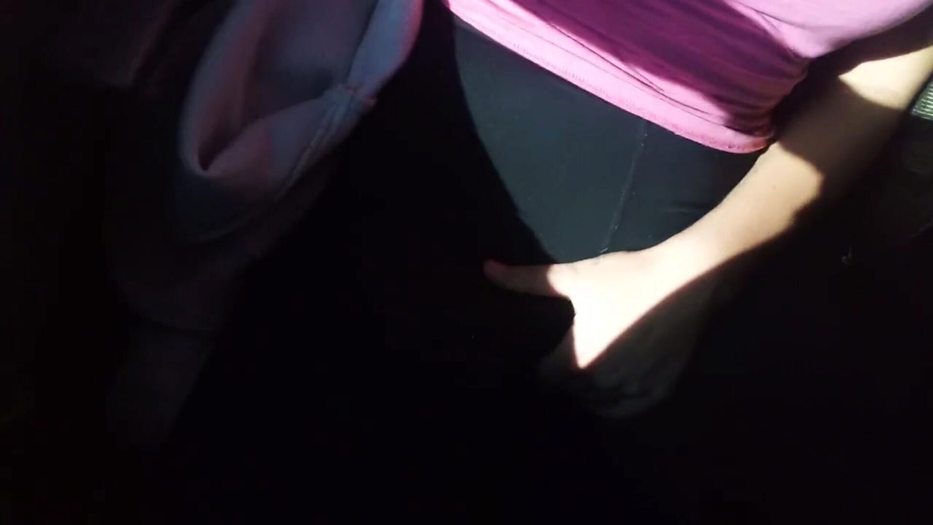 Jeg håber ikke at blive fanget ved at fingre min fisse i bussen