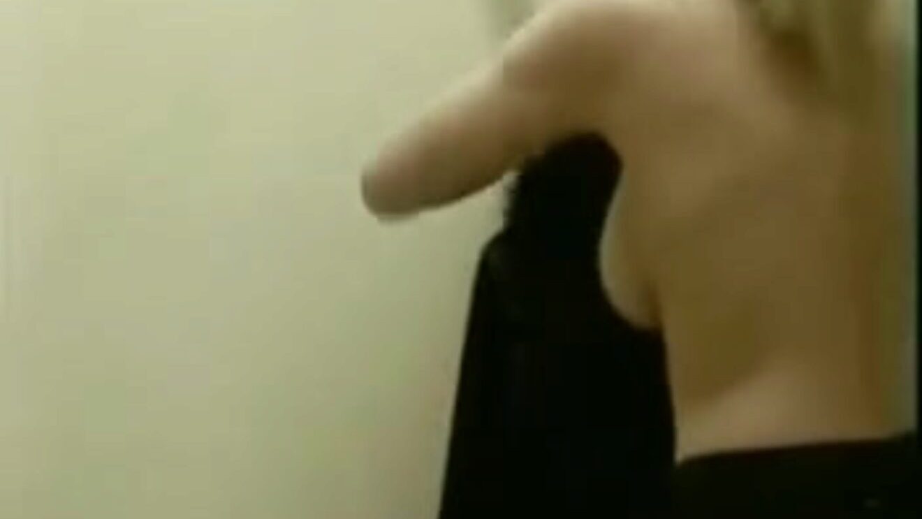 Amateur couple pumping in H%26M Amateur couple banging in H&M