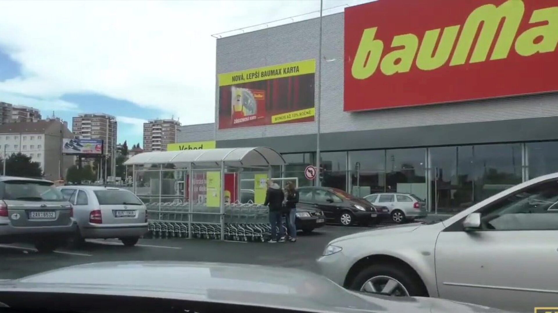 hunt4k. v době, kdy bf obdržela hromádku peněz, kráska v autě načerpala