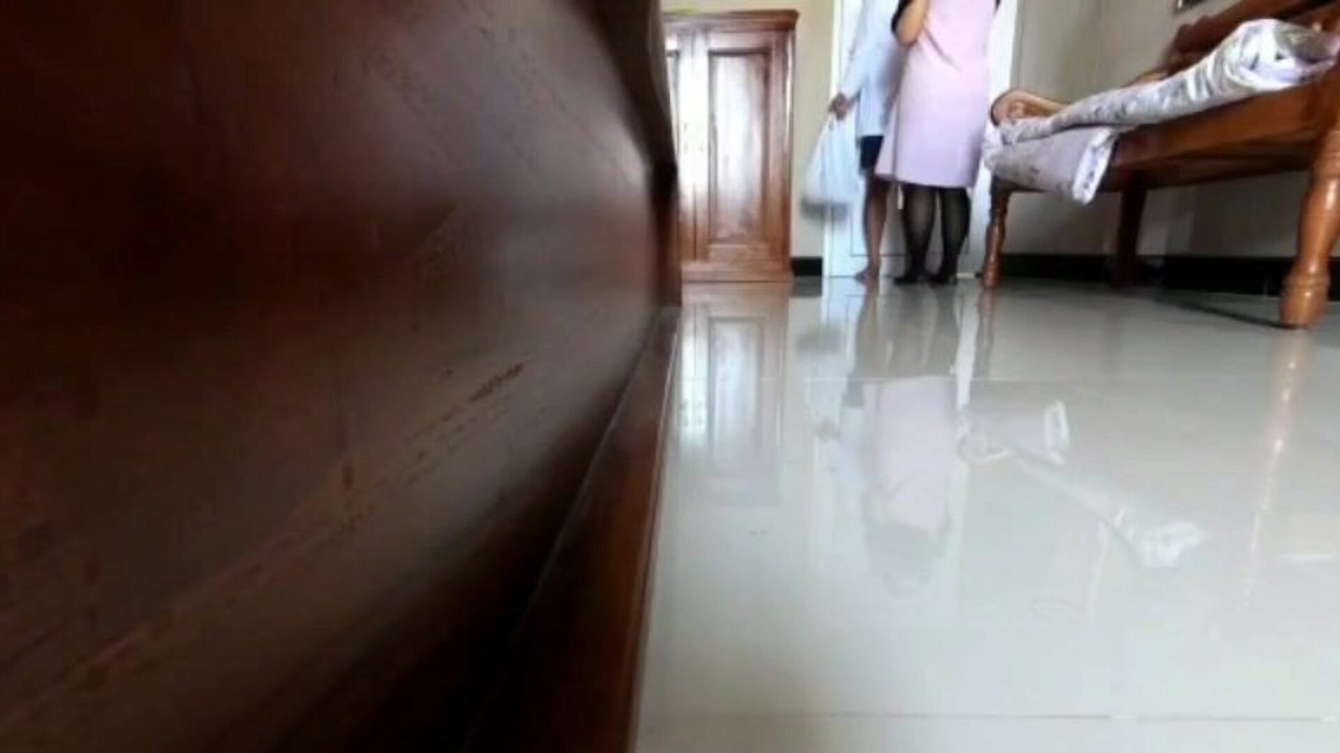 arab wifey poke pizza dilevery man