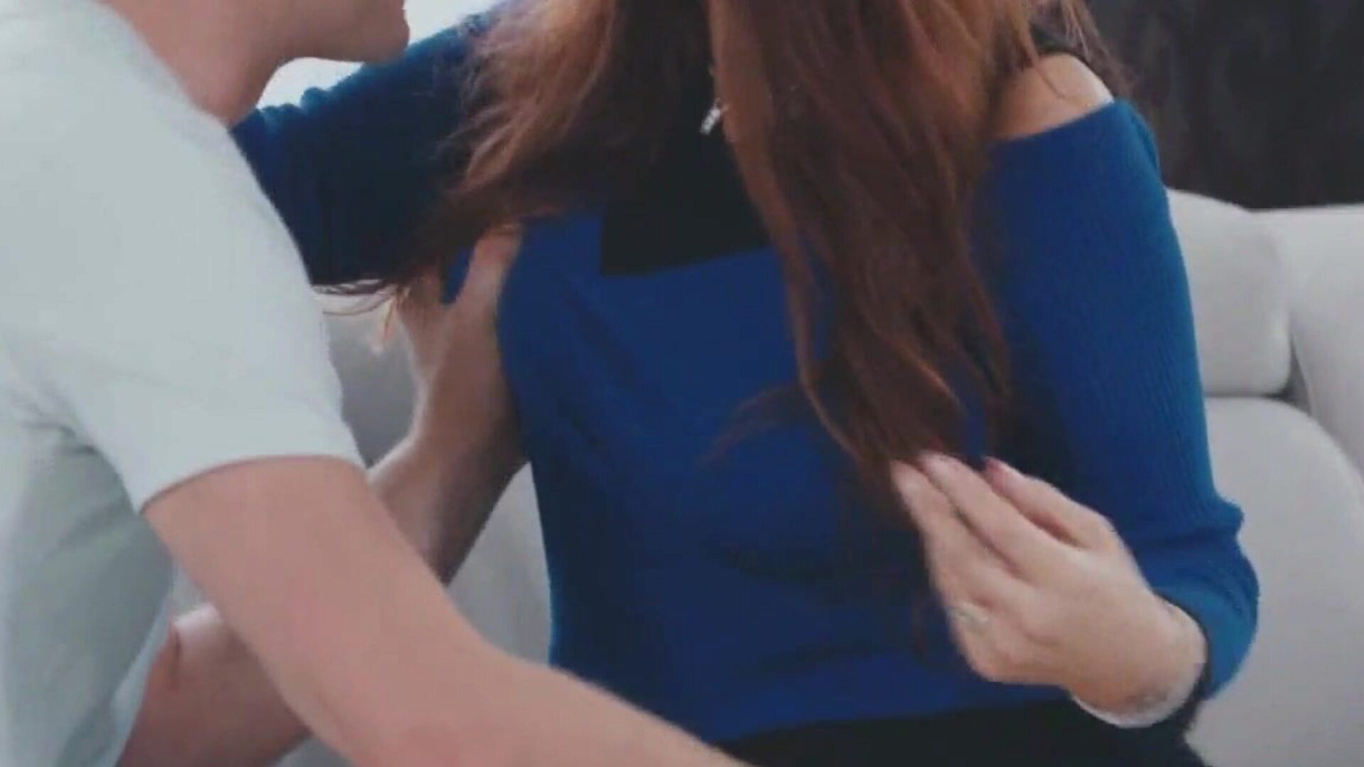 στον πειρασμό από μια busty μαμά