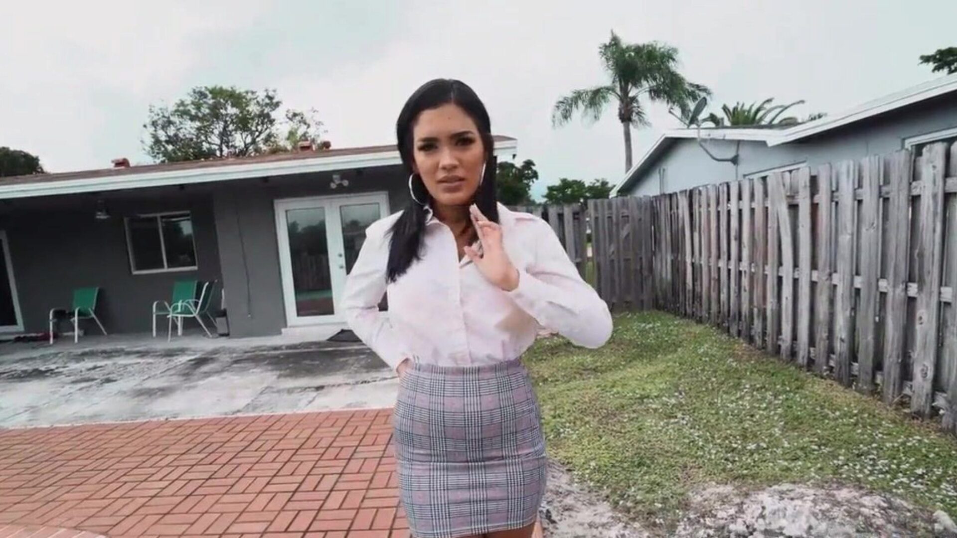 PropertySex Hot Agent With Great Ass Fucks Handyman
