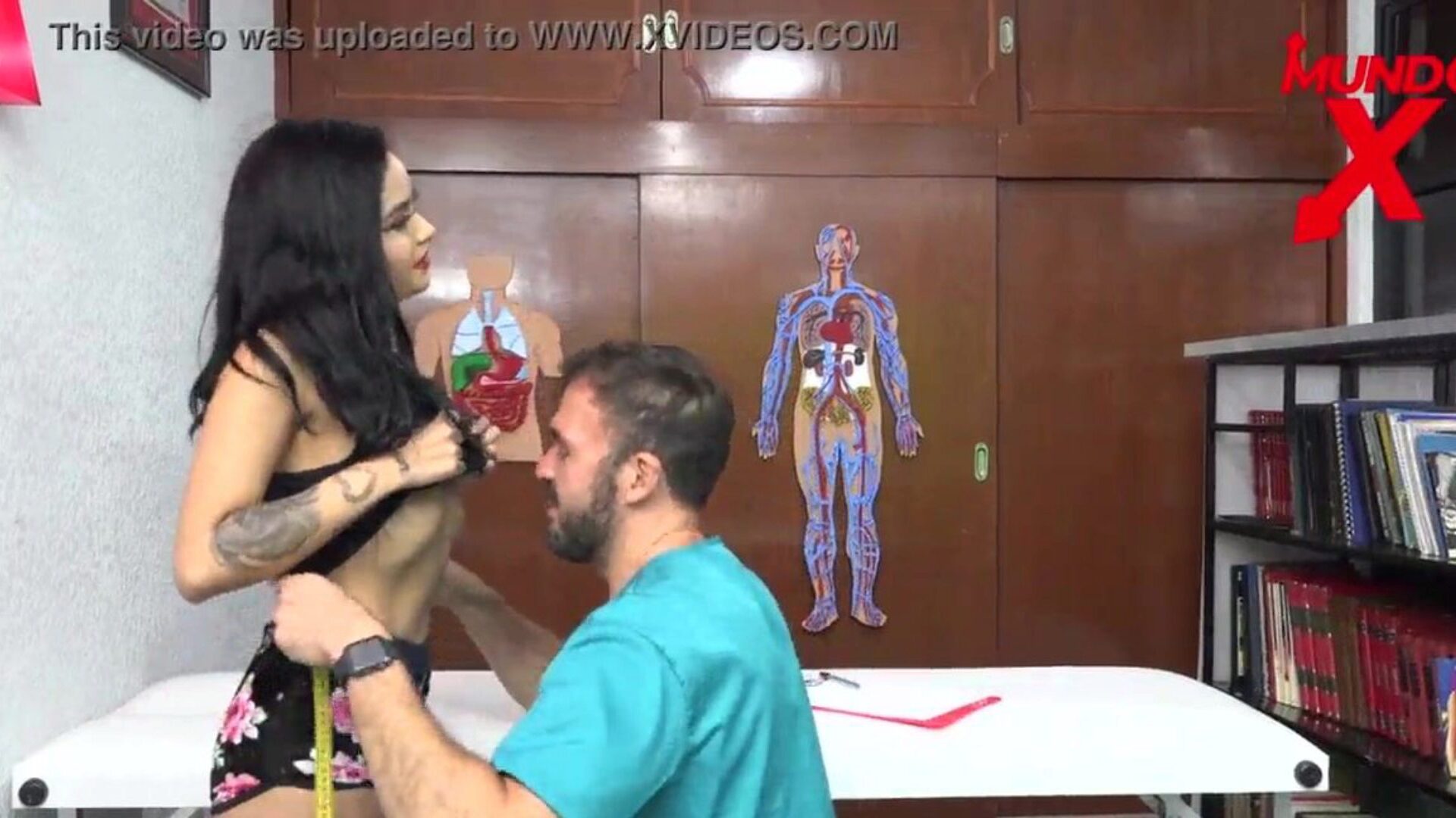 Barbara va al nutricionista para que la ponga guapa pero el le receta un buen sexo MUNDOXXX.COM
