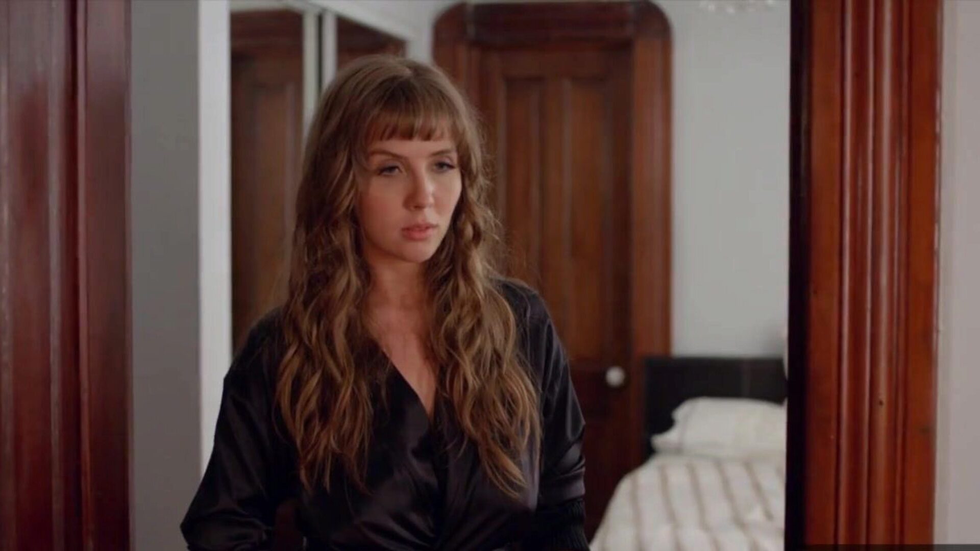 Más adentro. la seductora lena paul recibe azotes y bombea intensamente